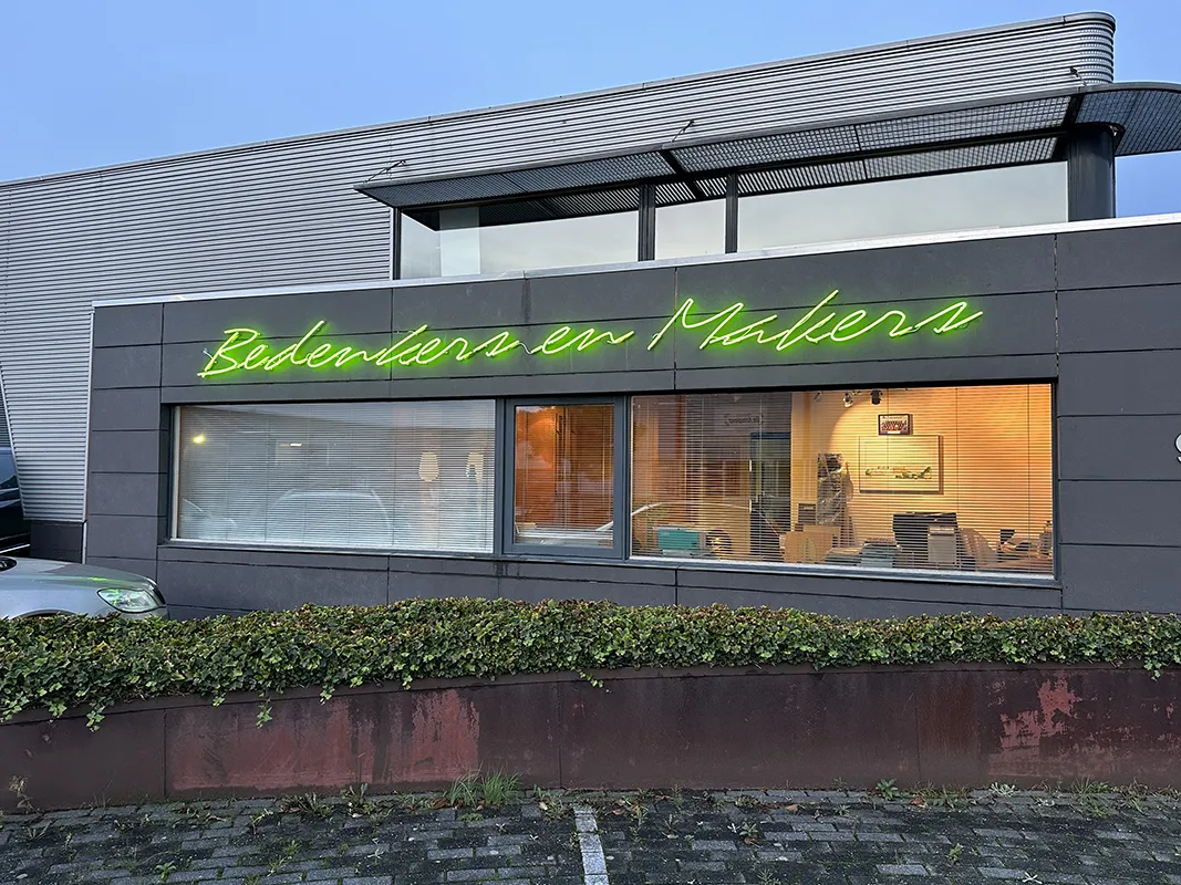 Neon reclame Bedenkers en makers